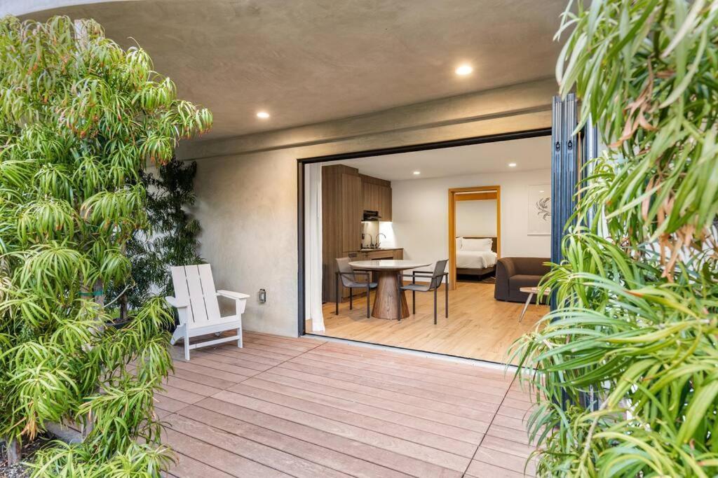 Malibu Sand Carbon Beach Suites Exterior foto